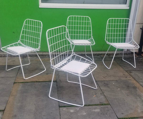 Mid century modern chairs in the style of Bertoia