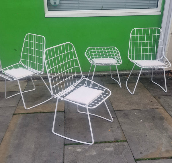 Mid century modern chairs in the style of Bertoia