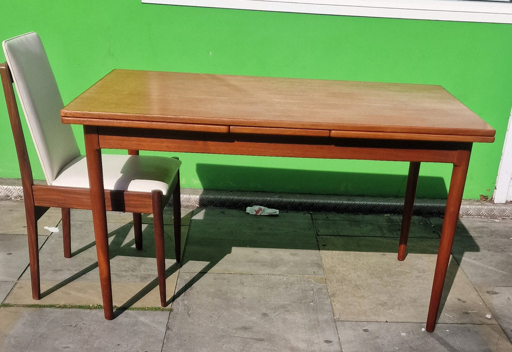 1960s Danish Extendable dining table