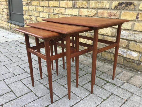 Danish nest of tables